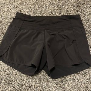 BLACK LULULEMON SPEED UP SHORTS